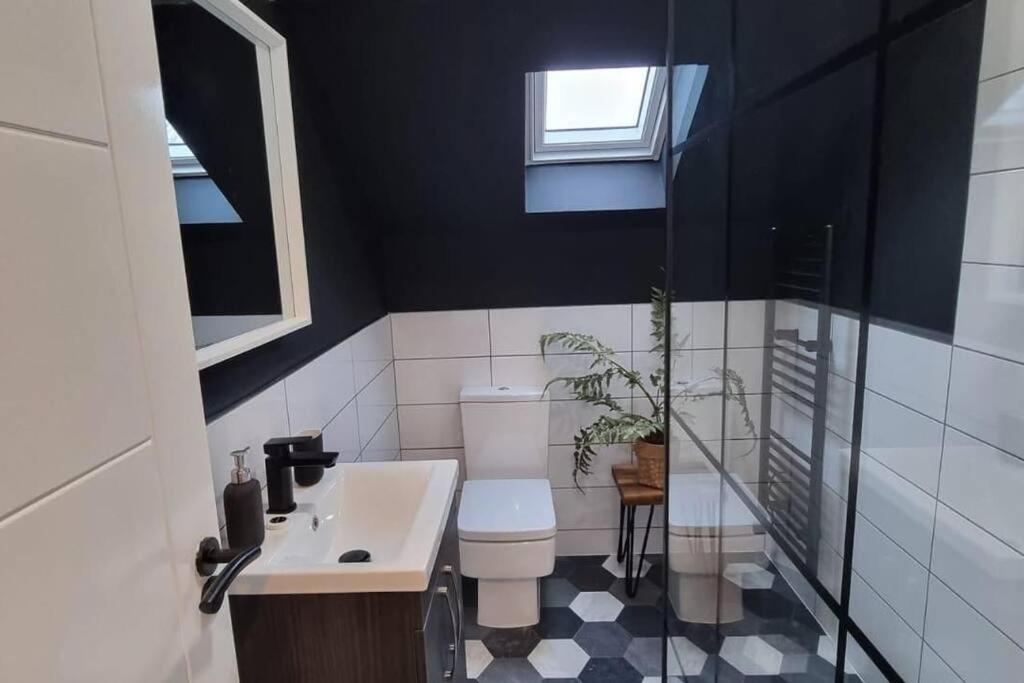 Super Stylish Apartment In Urmston Flat 3 Esterno foto