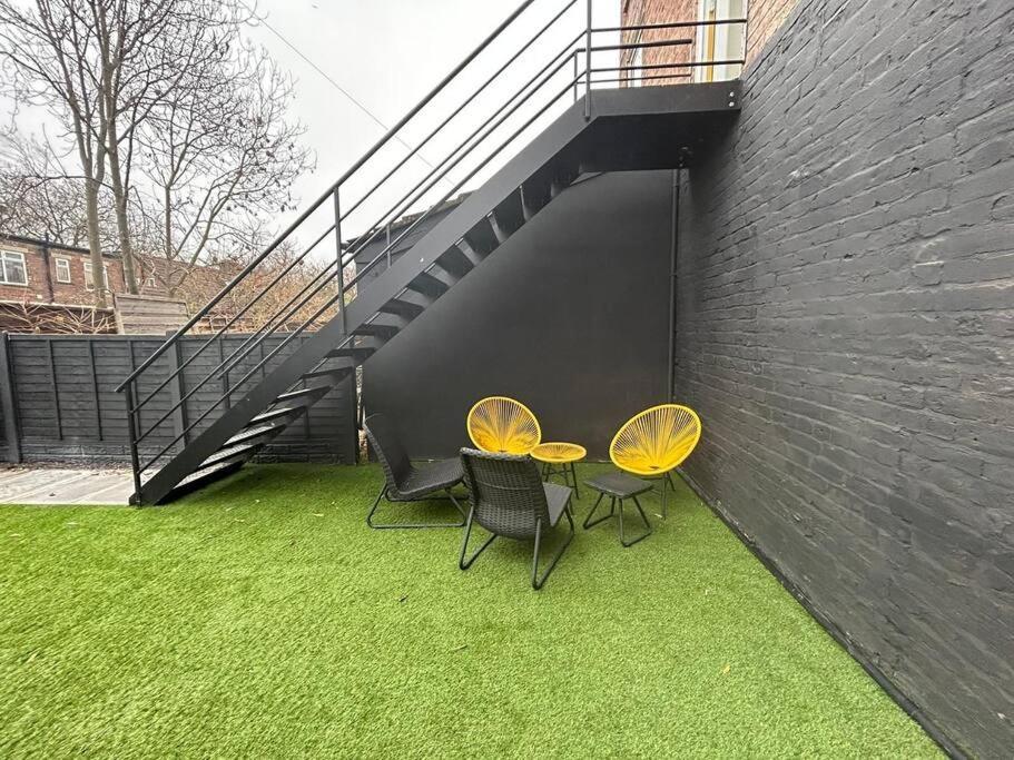 Super Stylish Apartment In Urmston Flat 3 Esterno foto